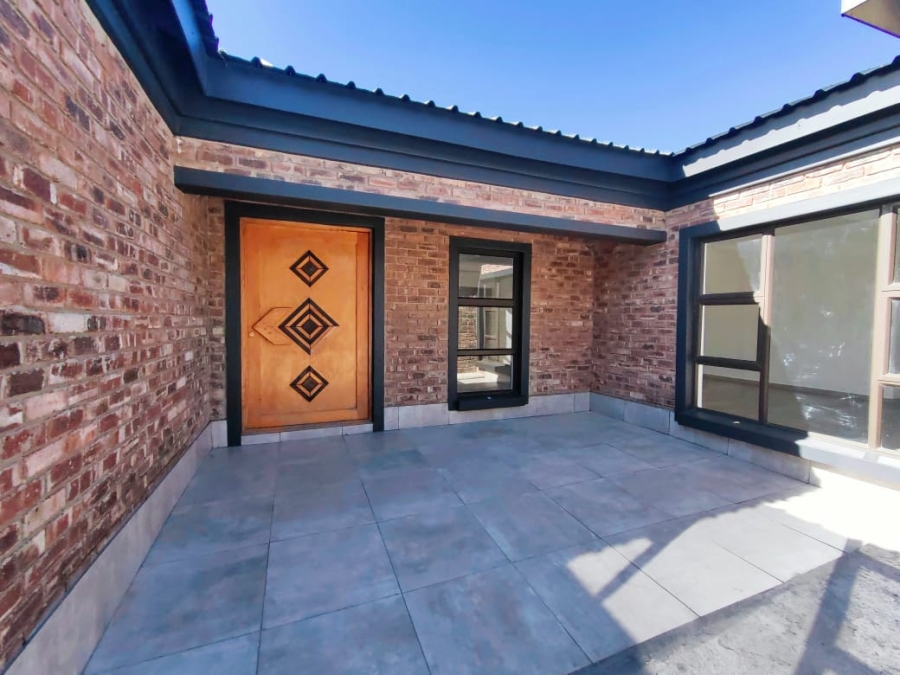 5 Bedroom Property for Sale in Grimbeeck Park North West